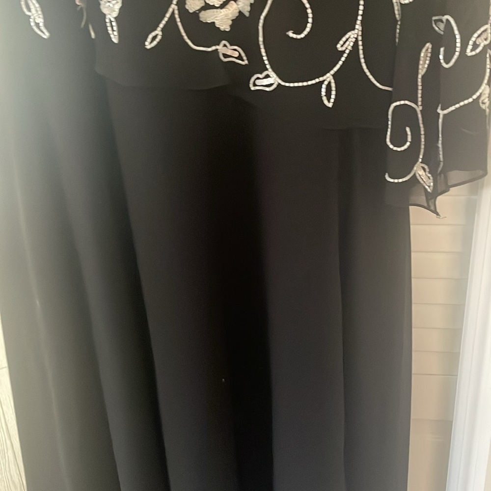 EUC JKara Black Dress with white floral beeding Size 16 - Picture 5 of 13